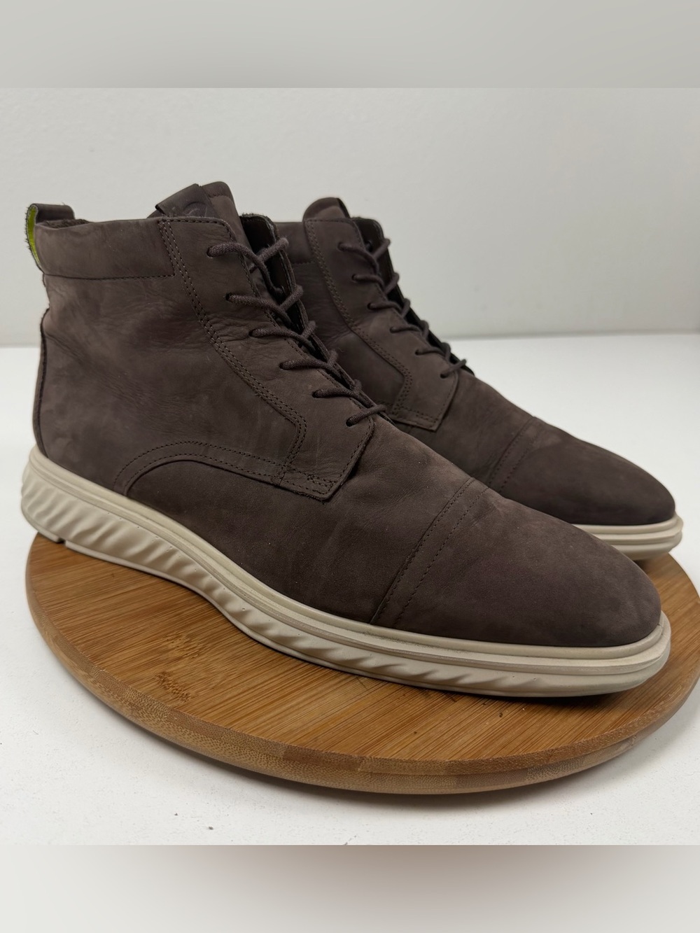 ECCO St.1 Hybrid Lite Men's Brown Suede Chukka Boots with Lightweight Sole